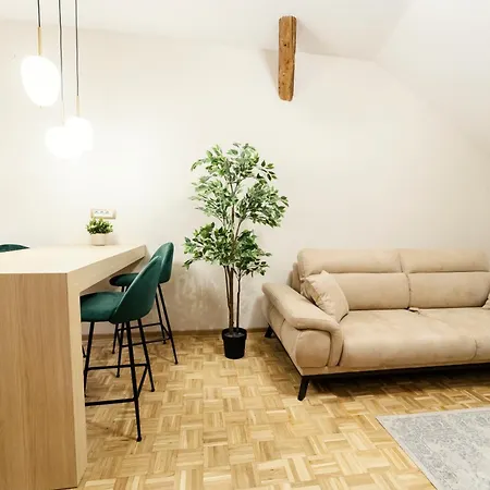 Hideaway Apartment *